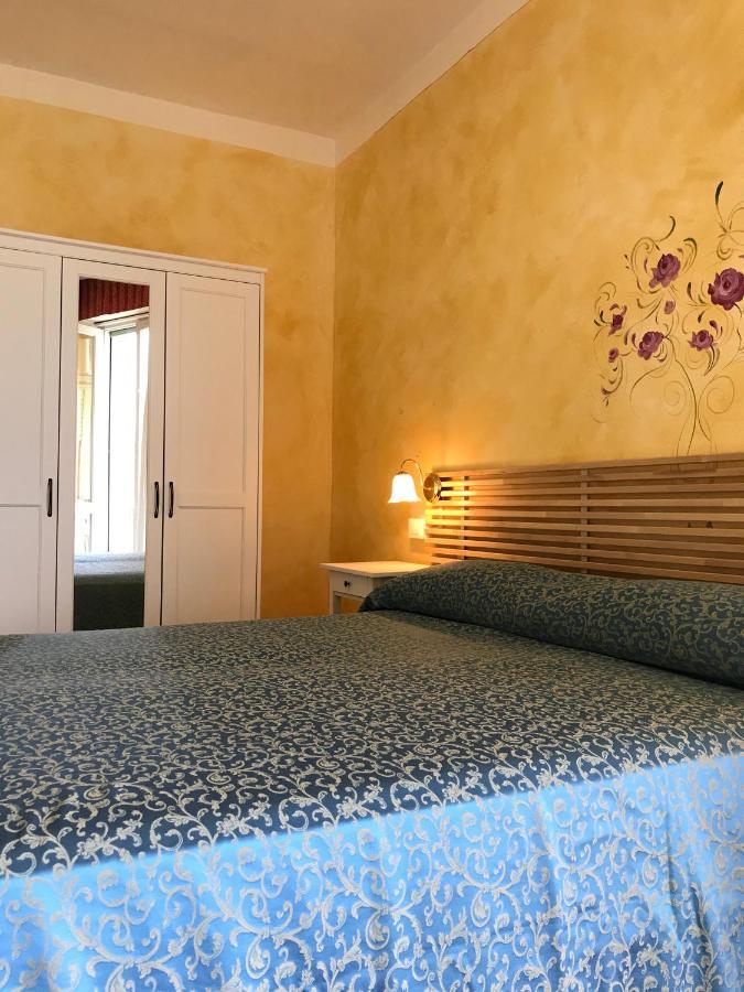 Albergo Villa Angela ตอสโกลาโน มาแดร์โน ภายนอก รูปภาพ