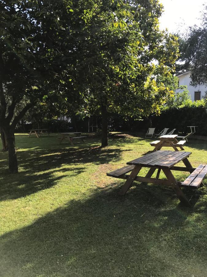 Albergo Villa Angela ตอสโกลาโน มาแดร์โน ภายนอก รูปภาพ
