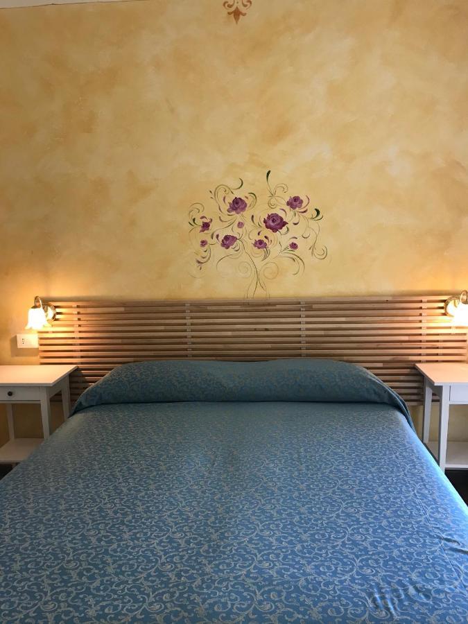 Albergo Villa Angela ตอสโกลาโน มาแดร์โน ภายนอก รูปภาพ