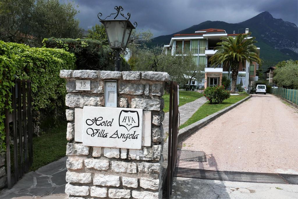 Albergo Villa Angela ตอสโกลาโน มาแดร์โน ภายนอก รูปภาพ